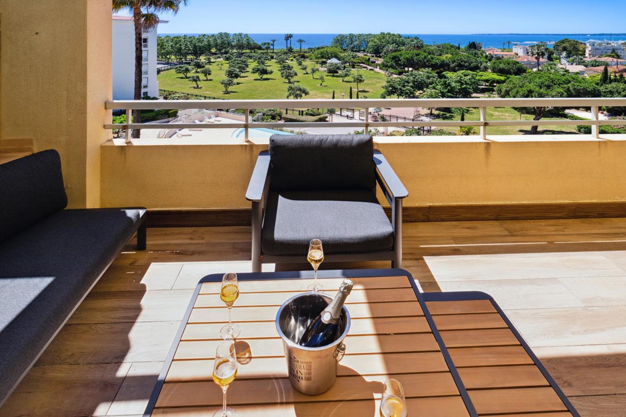 Duplex Villa Les Pins 89M2 Et Terrasse 30M2 Antibes Exterior photo